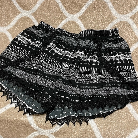 $5 IF BUNDLED Lace Trimmed Dressy Shorts - Picture 2 of 9